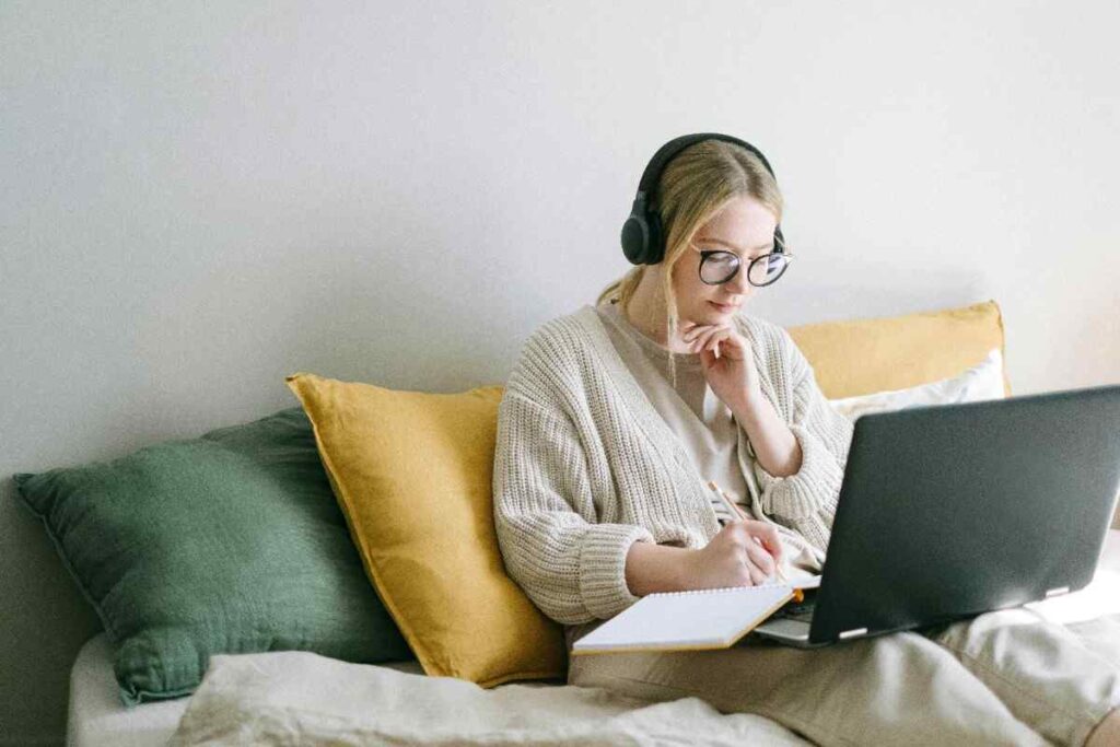 How to Create a Stress-Free Routine While Working From Home Stress-free work-from-home routine tips