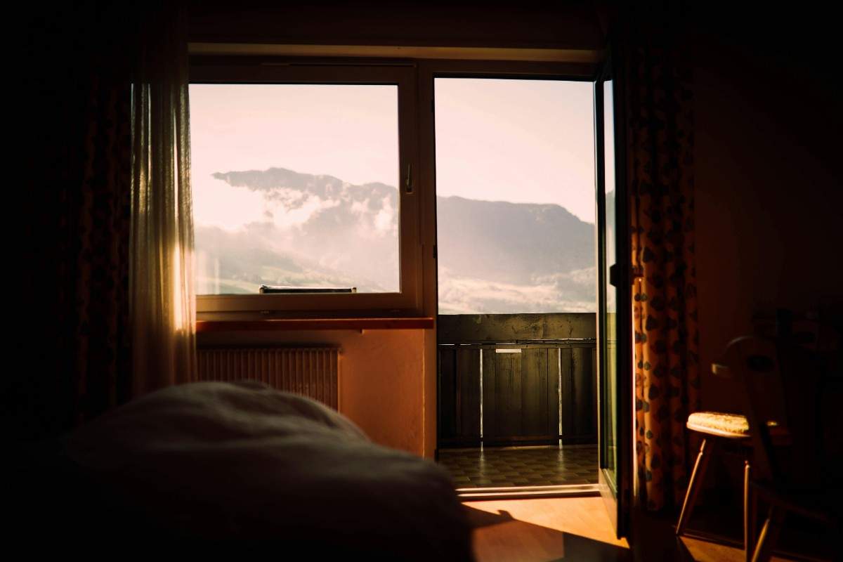 You are currently viewing Can Curtains Improve Your Home’s Acoustics? Try Acoustic Curtains for Sound Quality