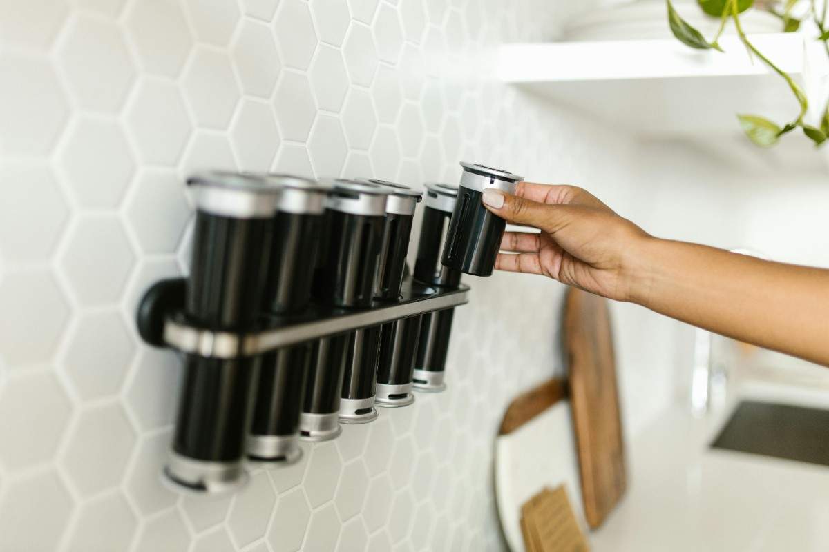 You are currently viewing “How Magnetic Tools Are Streamlining Your Kitchen Workflow”