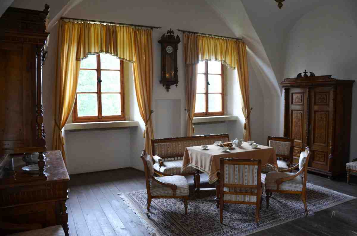 You are currently viewing Noren Curtain Adaptation: Reviving Tradition with Modern Design Innovations